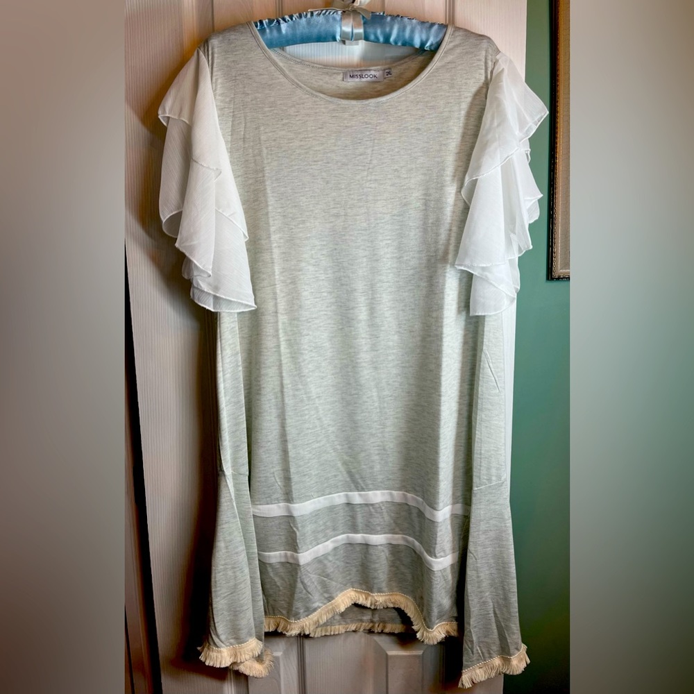 NWOT Gorgeously detailed grey tunic size 2XL ruffled sleeves and fringed hem